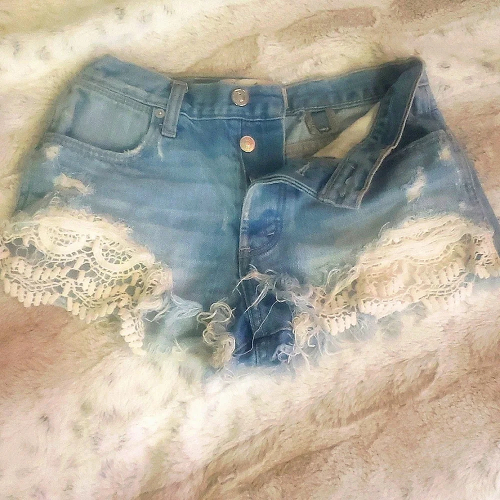 Abercrombie&Fitch Festival shorts, High rise, Size 00 - Picture 1 of 9